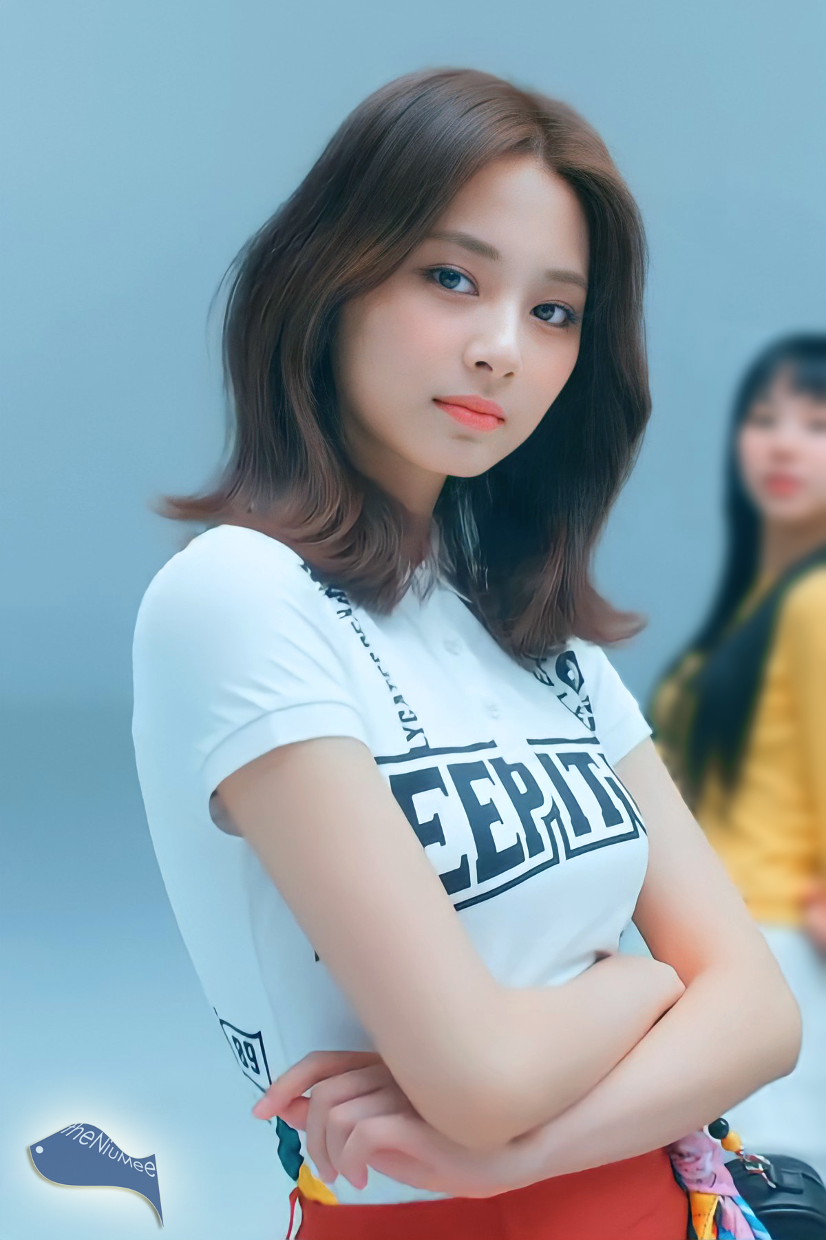 pearlygates-Tzuyu-Golf-White-Shirt-and-Red-Skirt-Side-Profile-Stare-at-you.jpg
